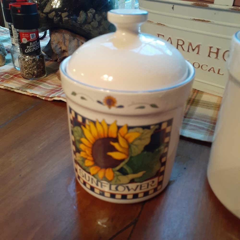 Certified International Susan Winget crock sunflowers 4 1/2 in high